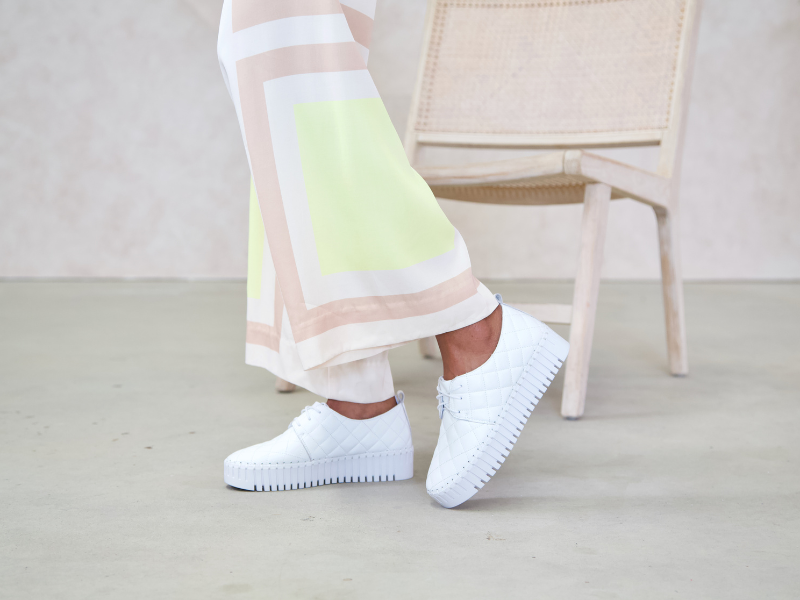 The Guide to Orthotic-Friendly Shoes: Comfort, Support, and Style