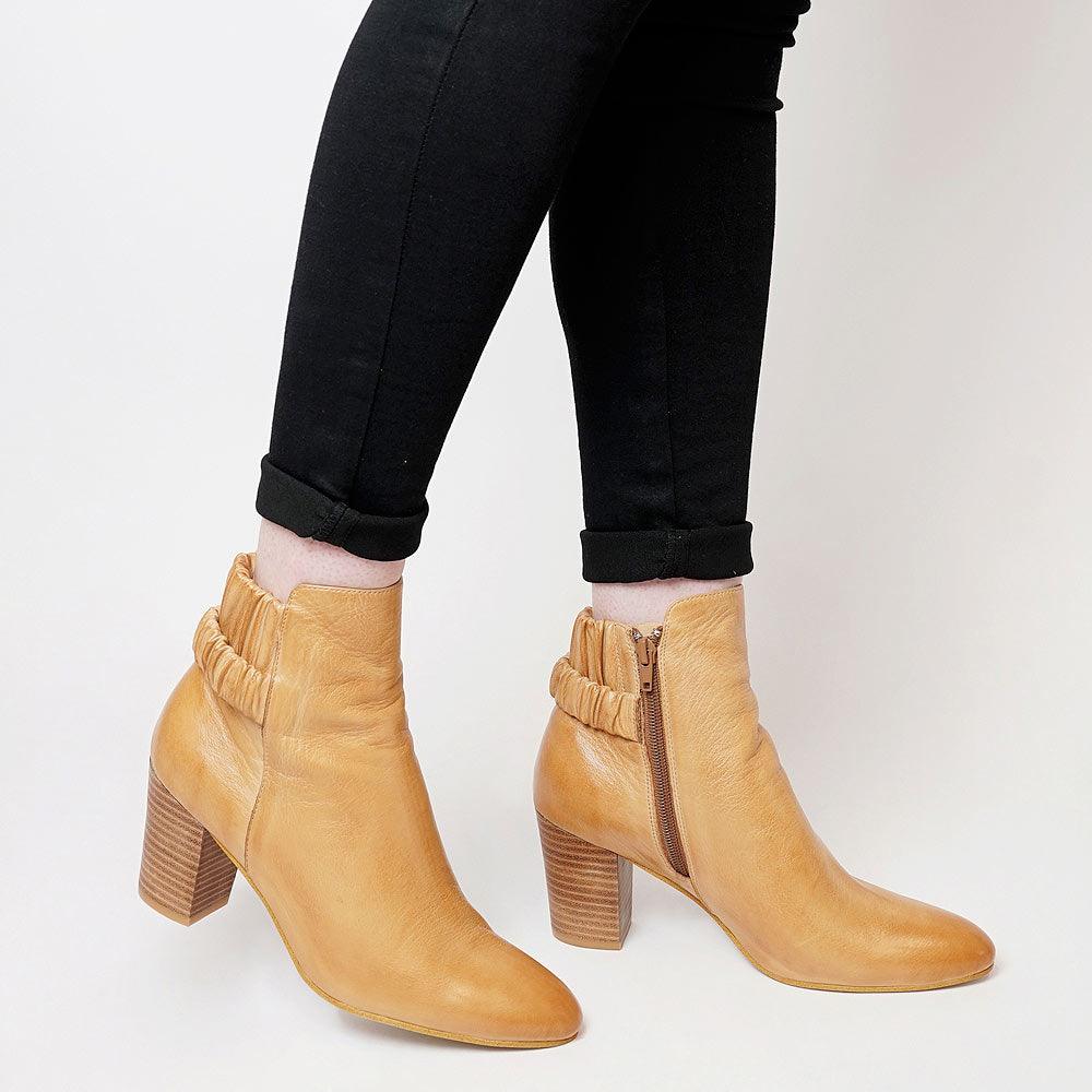 Lipsie Cafe Leather Ankle Boots, DJANGO & JULIETTE - Shouz