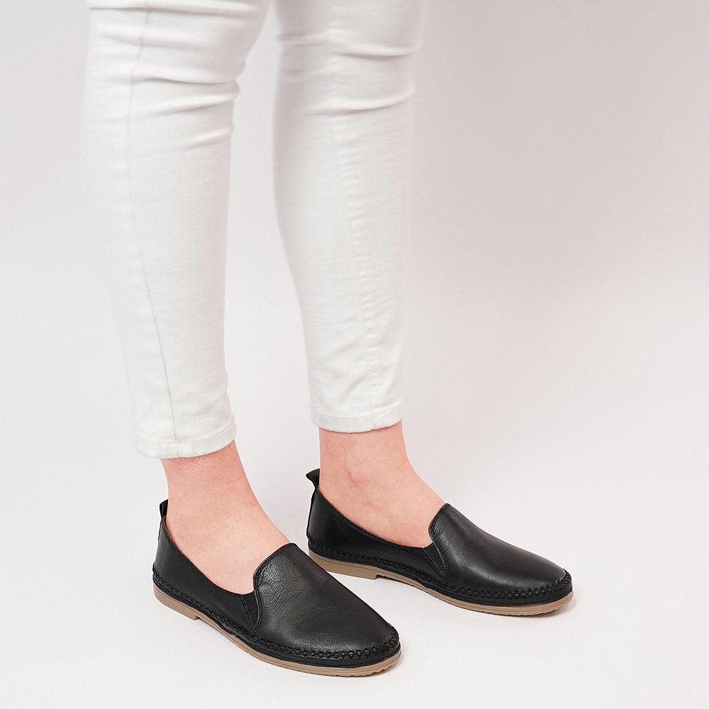 Siarra Black Leather Flats, SALA - Shouz