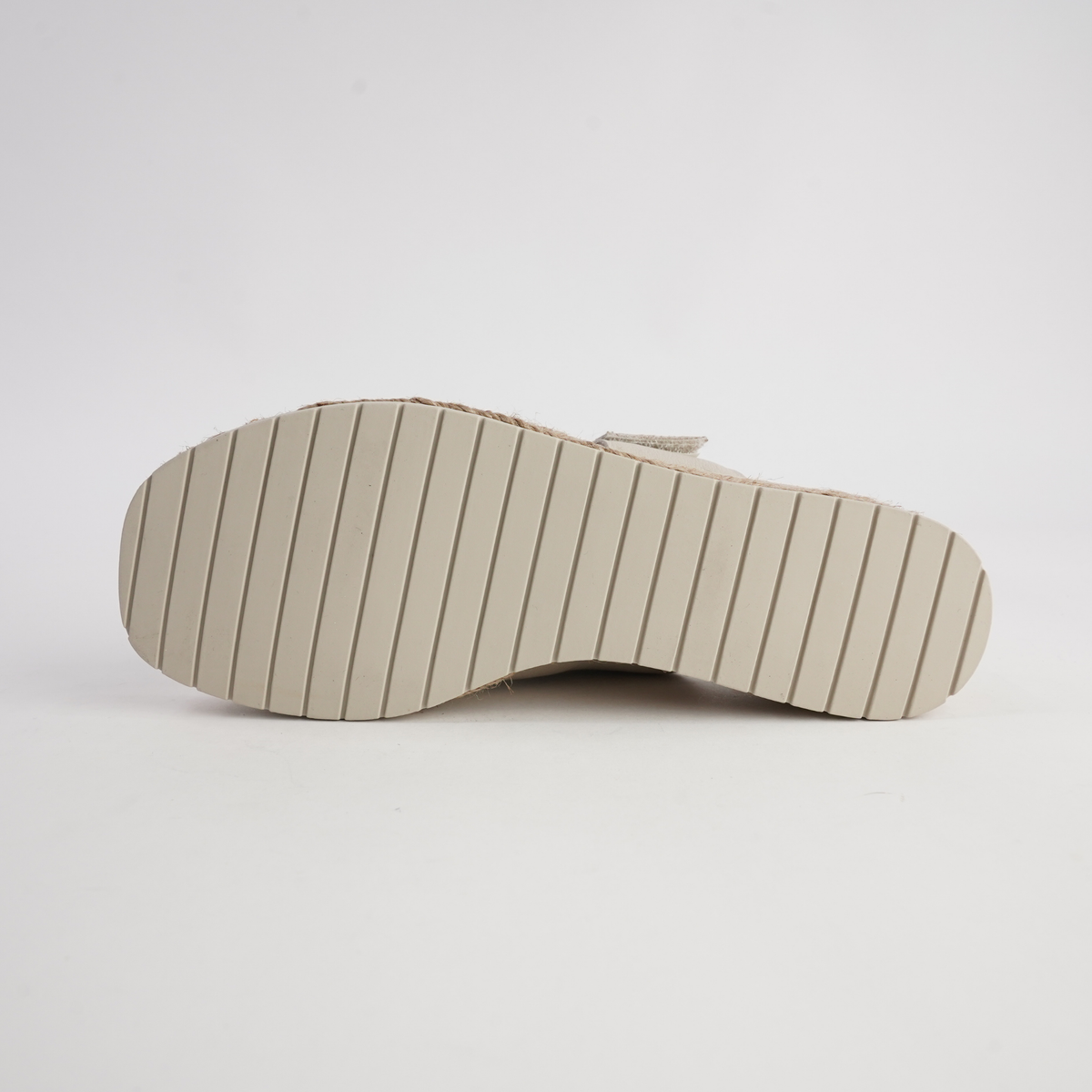 Innes Almond Leather Sandals - DJANGO AND JULIETTE | Shouz