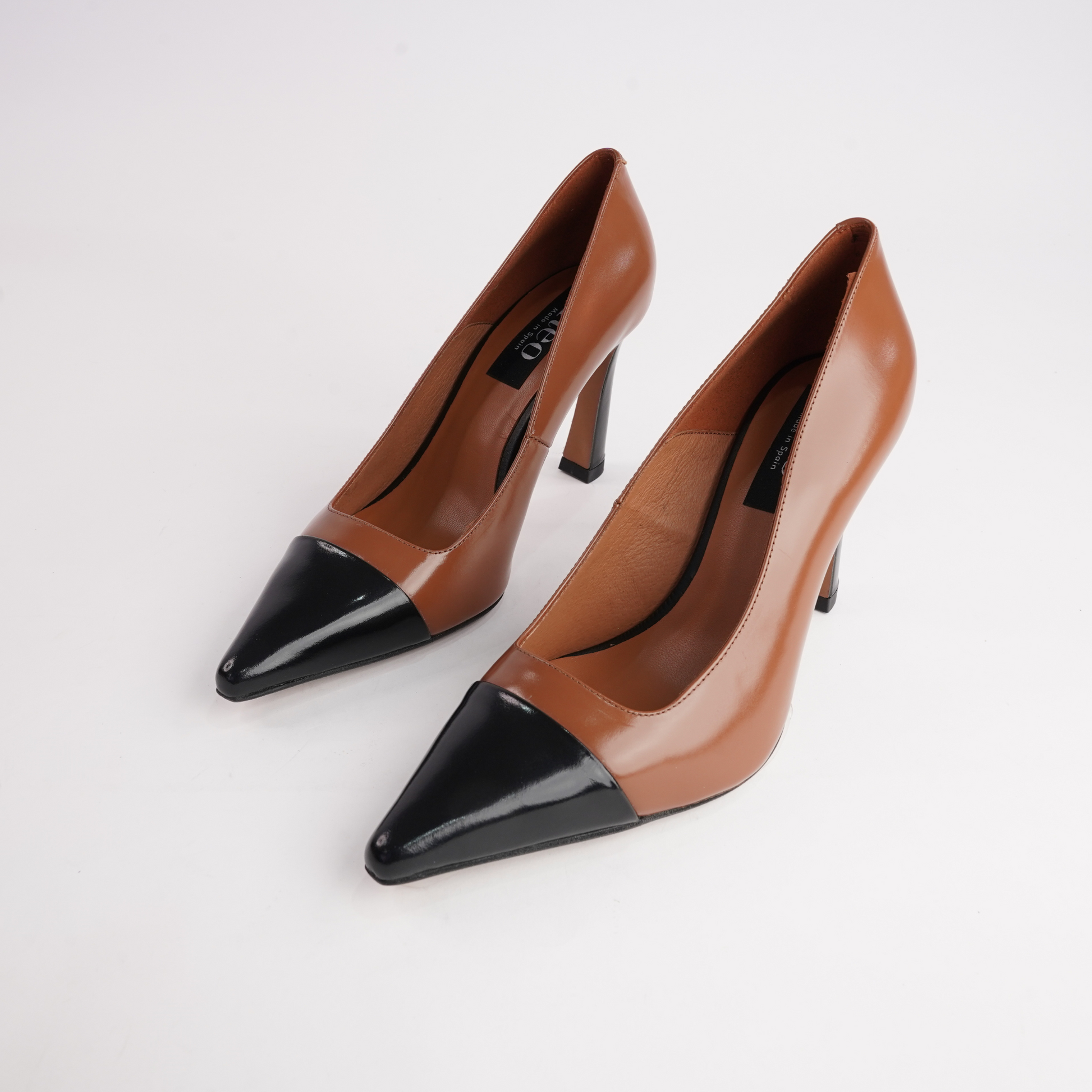 Ag-24553 Black/ Whiskey High Shine Leather Heels