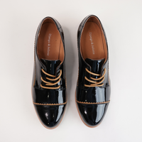 Leeze Black Patent/ Tan Leather Lace Up Flats