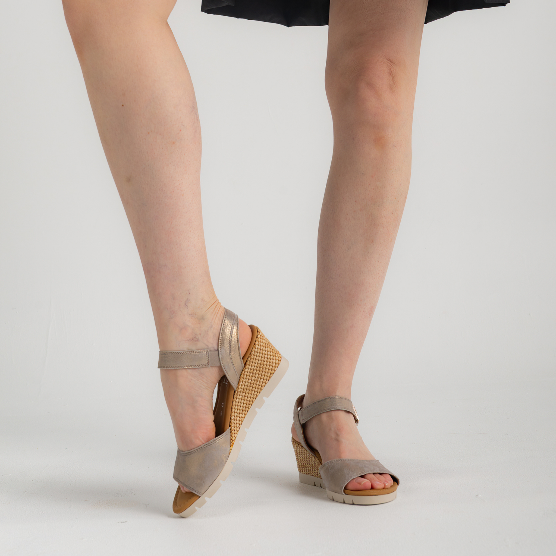 Winifred Muschel Leather Sandals