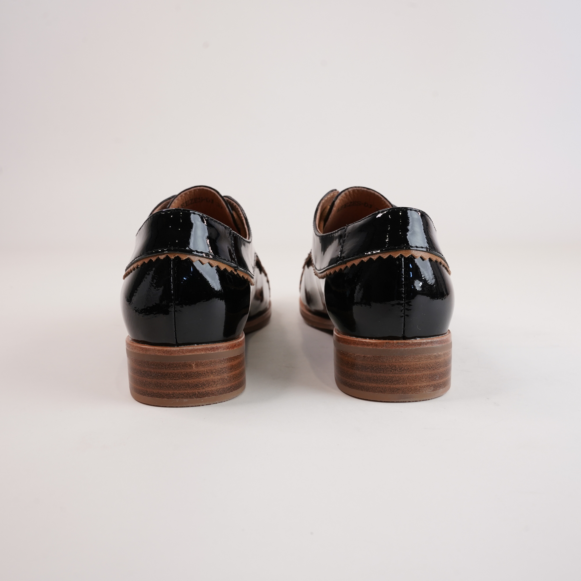 Leeze Black Patent/ Tan Leather Lace Up Flats