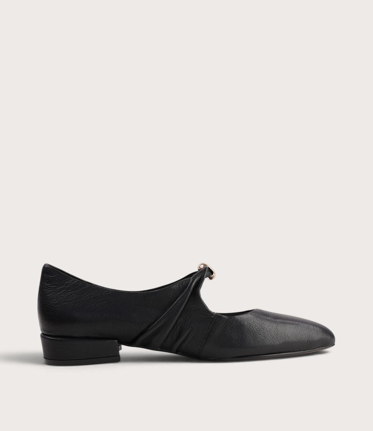 Estrela Black Leather Flats - DJANGO AND JULIETTE | Shouz