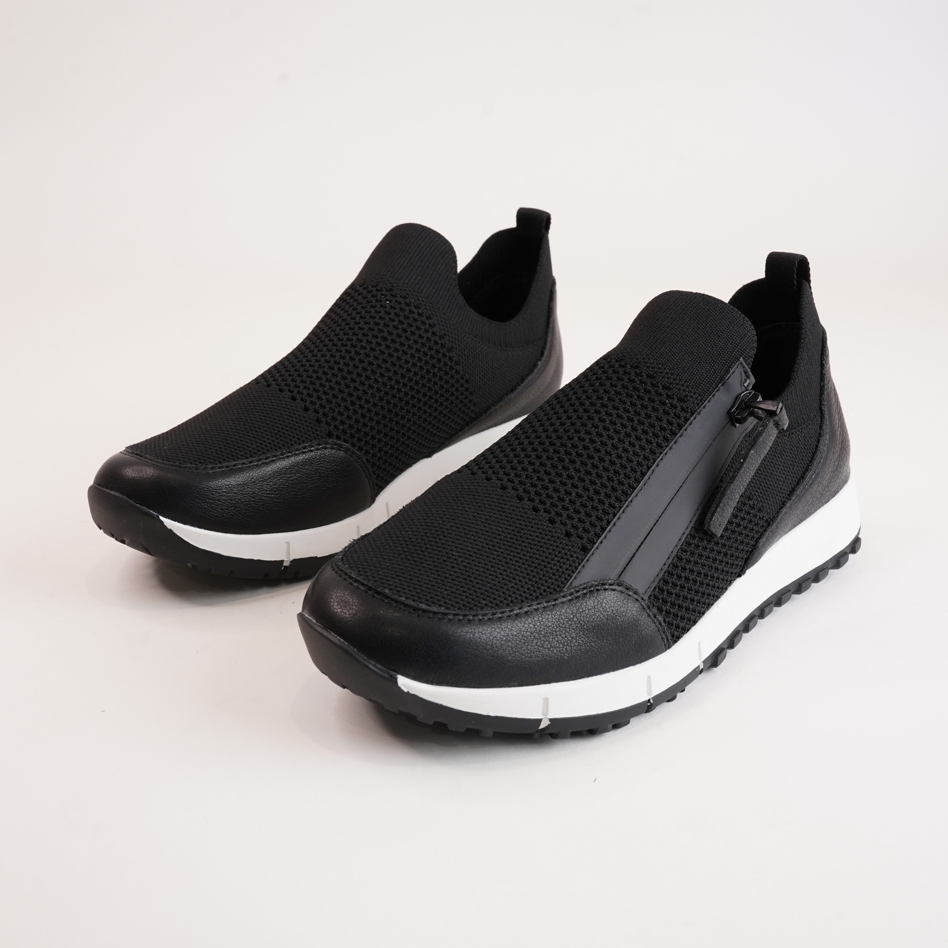 Jirels Black Sneakers