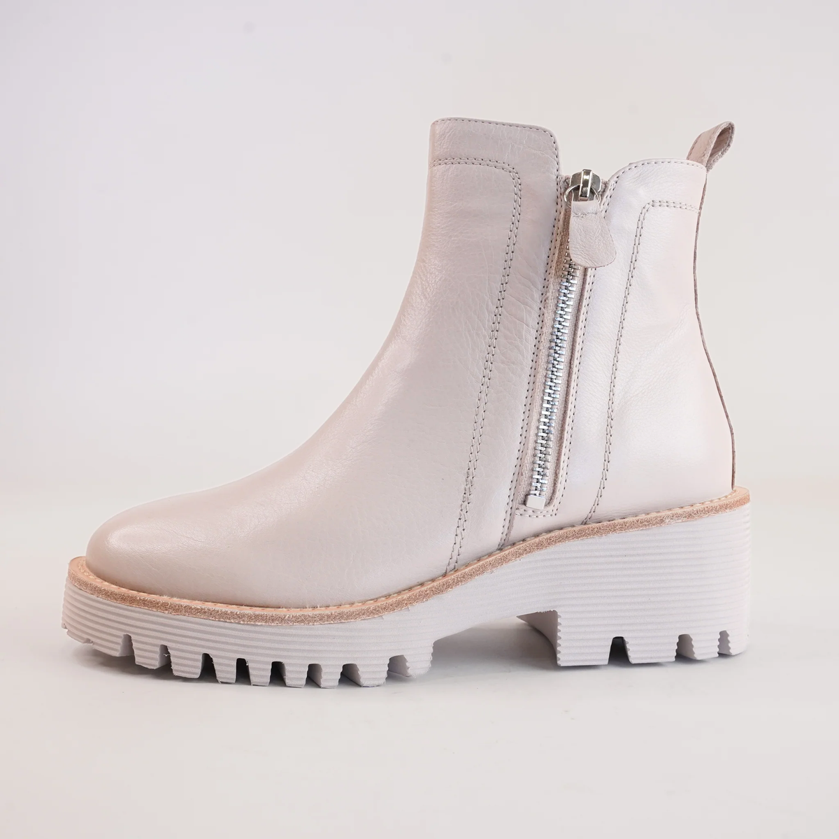 Waizey Nougat Leather Ankle Boots - DJANGO AND JULIETTE | Shouz