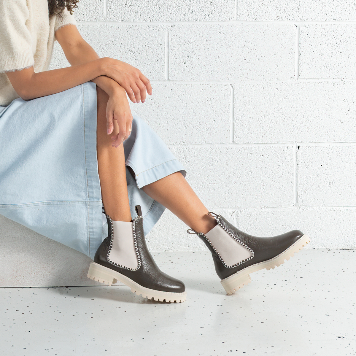 Dodge Khaki Leather Ankle Boots - BRESLEY | Shouz