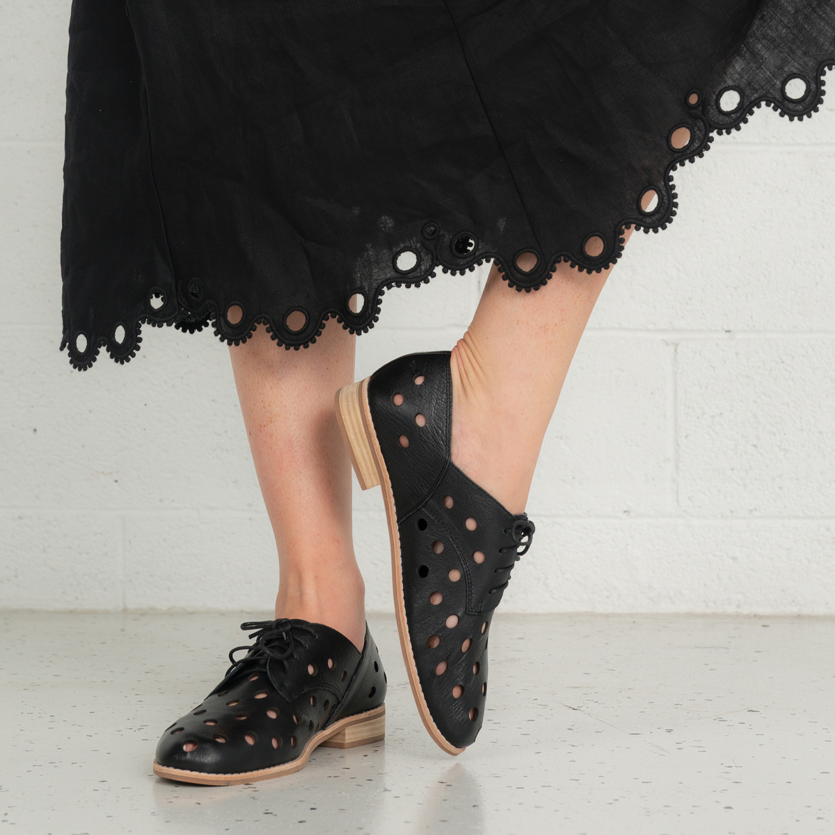 Aksel Black Leather Lace Up Flats - DJANGO AND JULIETTE | Shouz