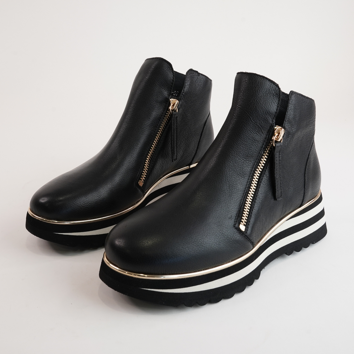 Evol Black Leather Ankle Boots - DJANGO AND JULIETTE | Shouz
