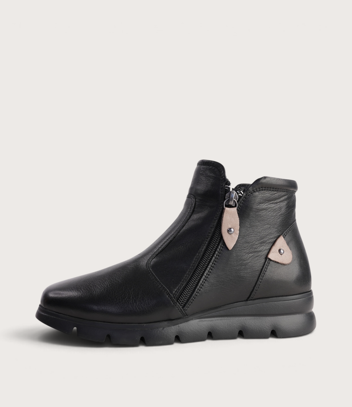 Eddie Black Leather Ankle Boots - SALA | Shouz