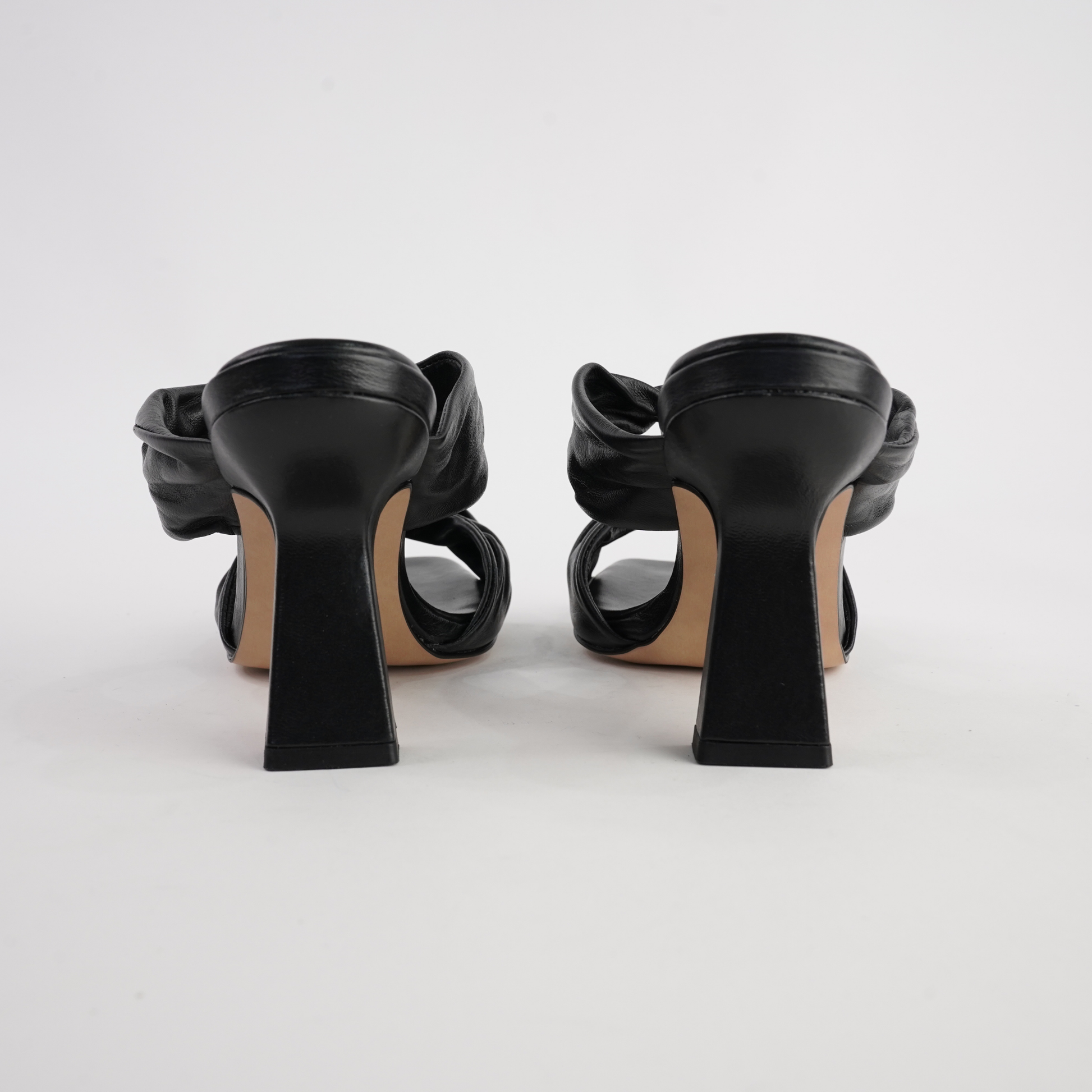 513109 Black Leather Heels