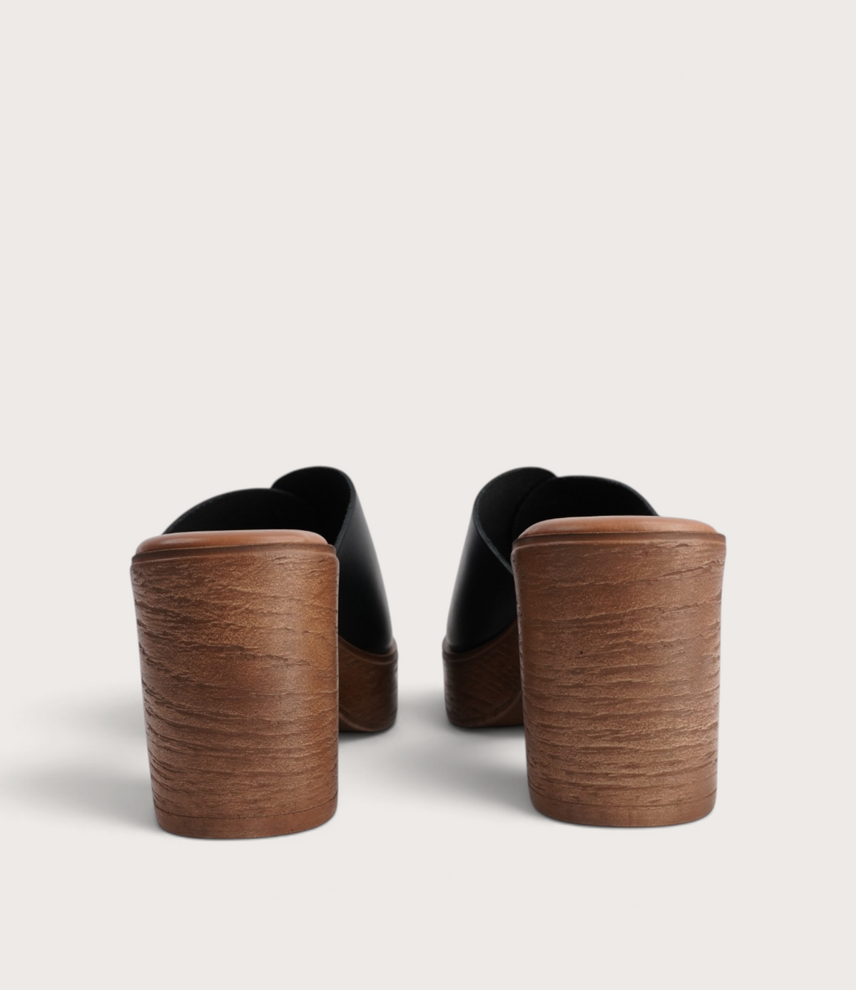 Quirina Negro Leather Heels