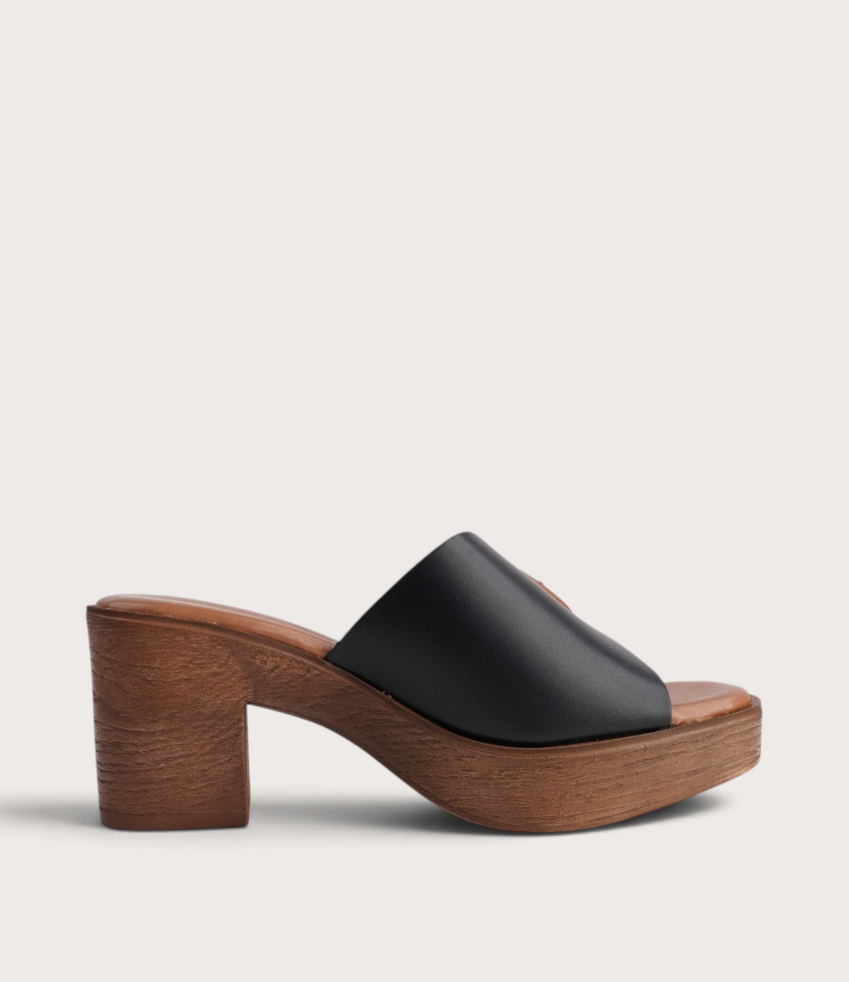 Quirina Negro Leather Heels