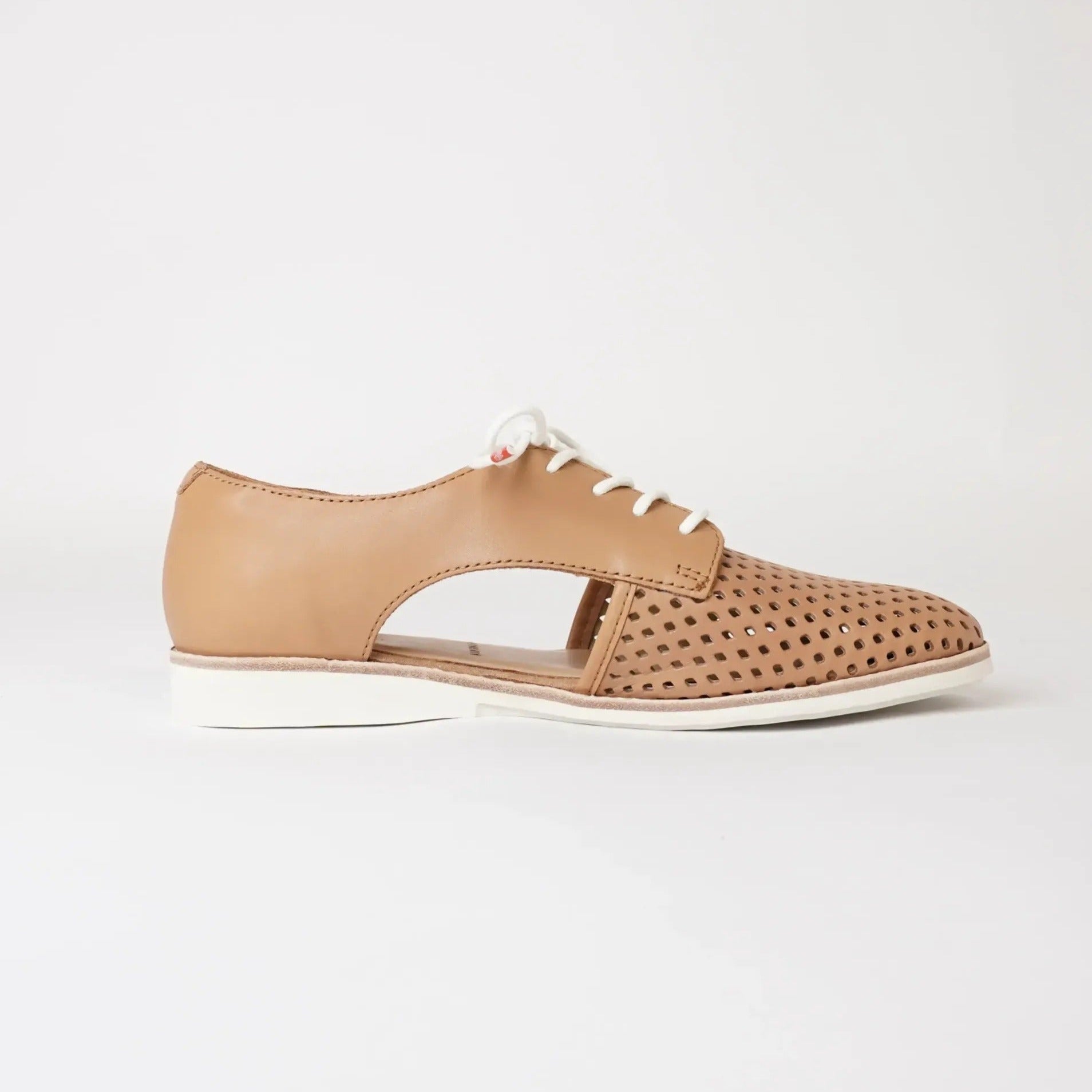 Sidecut Punch Tan Lace Up Flats, ROLLIE - Shouz