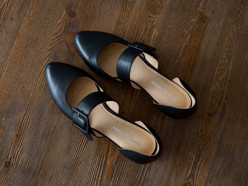 How to Stretch Your Shoes - Shouz