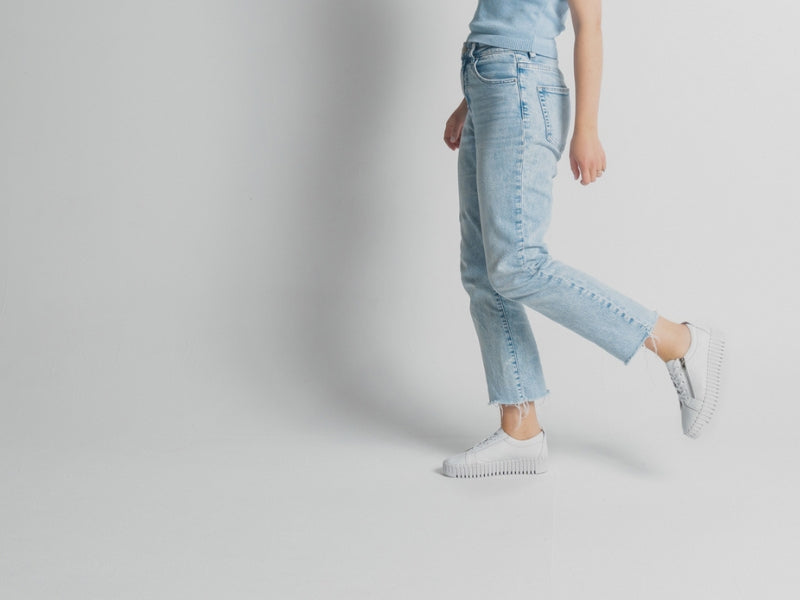 Step Into Spring: How To Wear Your Sneakers With Style All Year Long