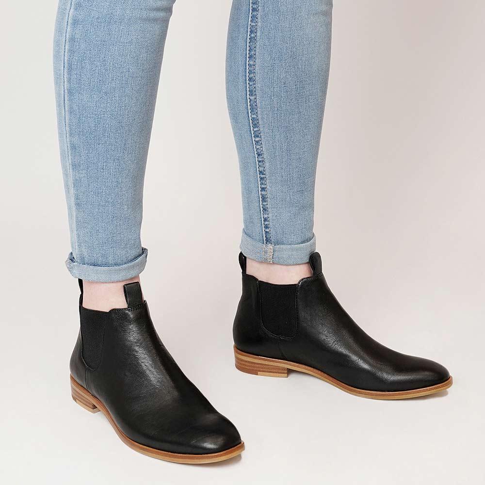 Wander Black/ Natural Heel Leather Chelsea Boots - Shouz