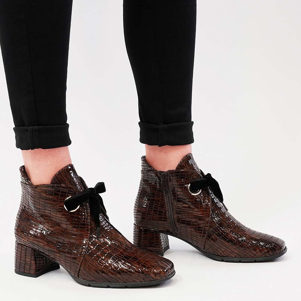 4672 Cuero Croc Ankle Boots - Shouz