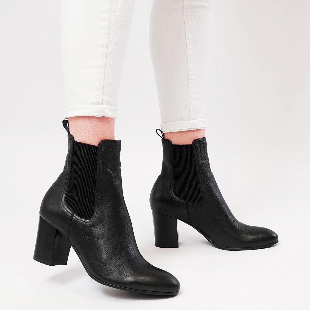 Usset Black Leather Chelsea Boots - Shouz