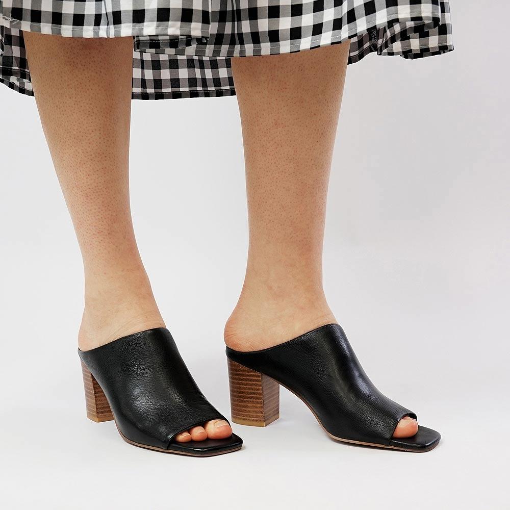 Ceddie Black / Natural Leather Heels - Shouz