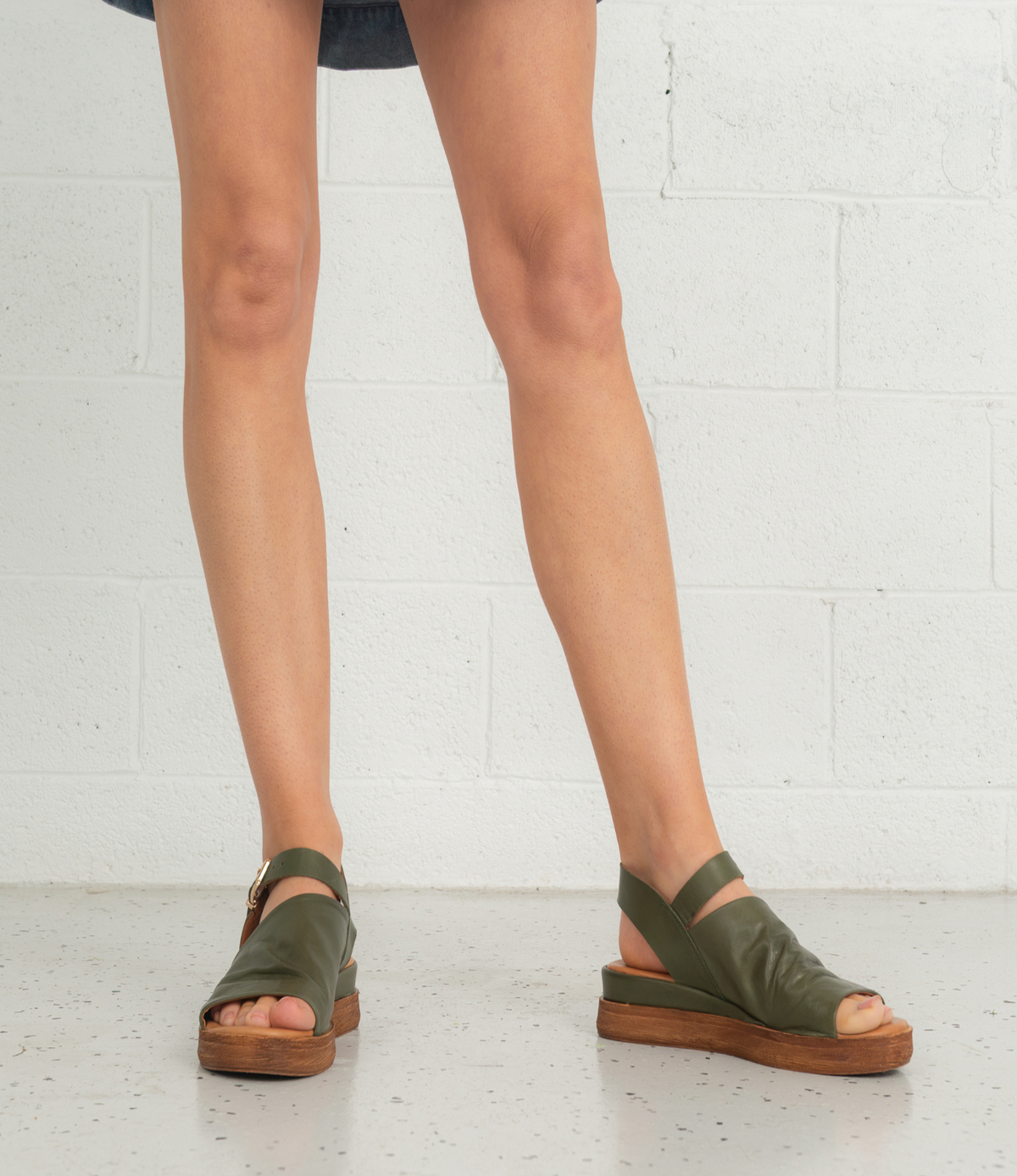 Positano Dark Olive Leather Sandals - SALA | Shouz
