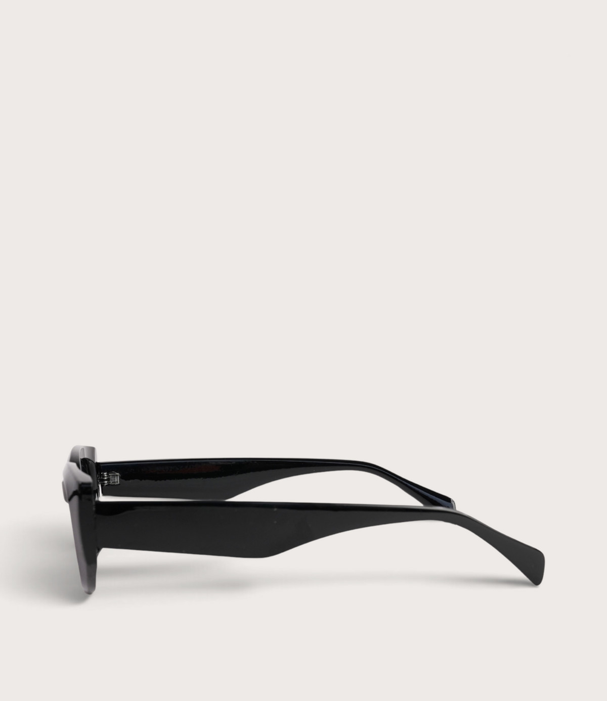 Elle Black Sunglasses