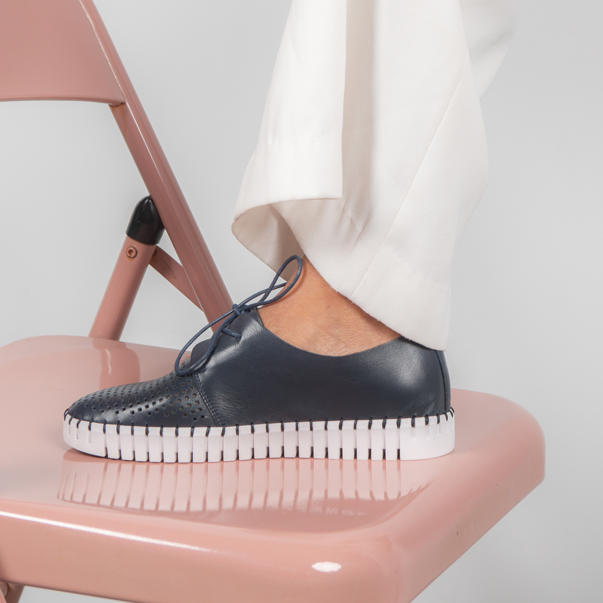 Huston Navy Leather Sneakers - DJANGO AND JULIETTE | Shouz