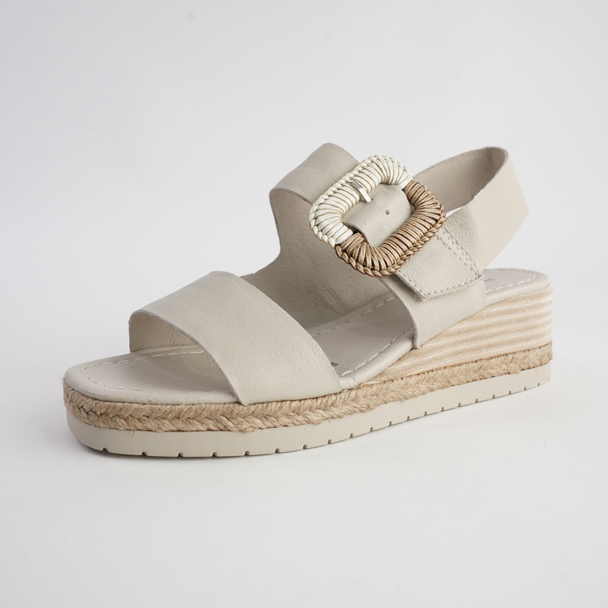 Innes Almond Leather Sandals - DJANGO AND JULIETTE | Shouz
