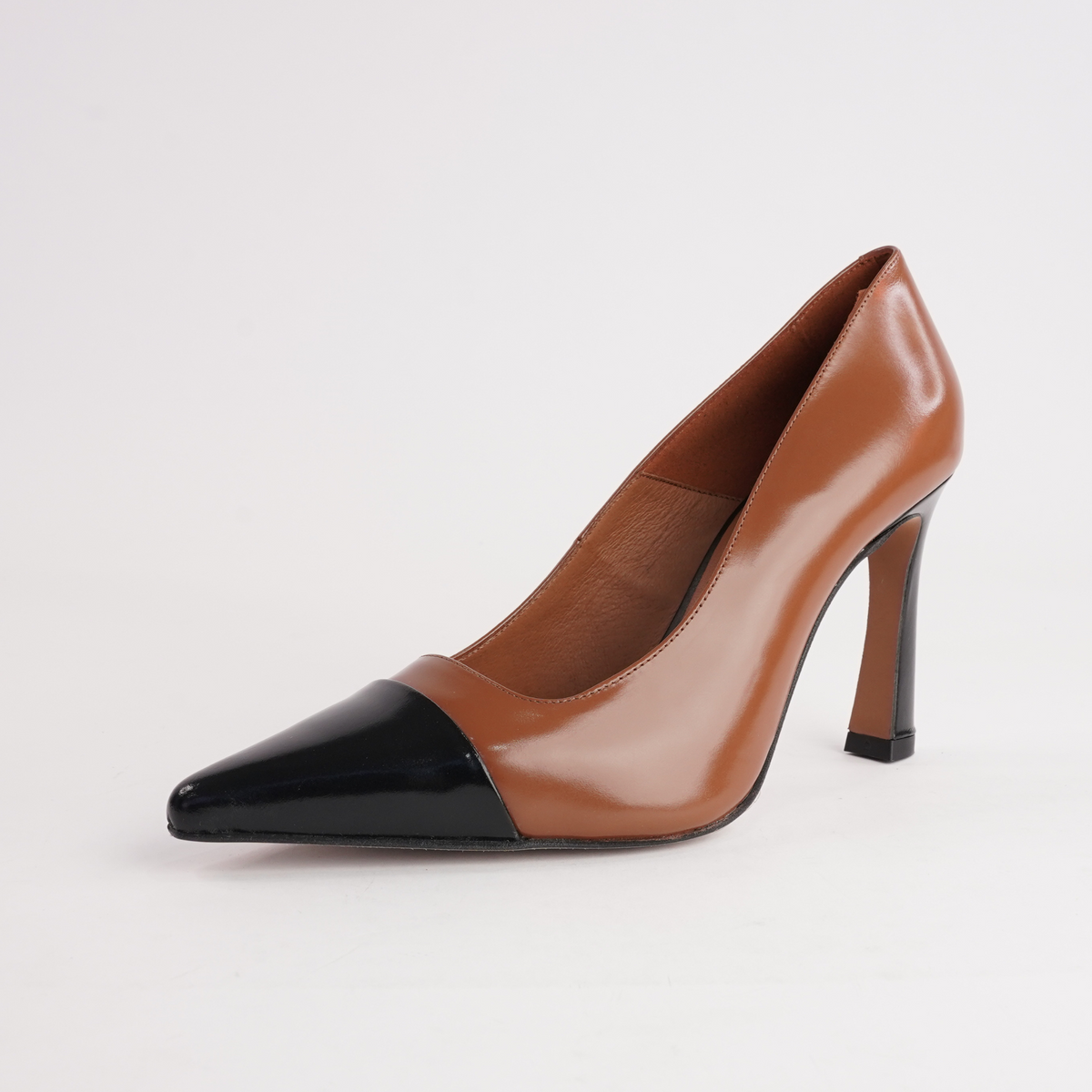 Ag-24553 Black/ Whiskey High Shine Leather Heels - NEO | Shouz