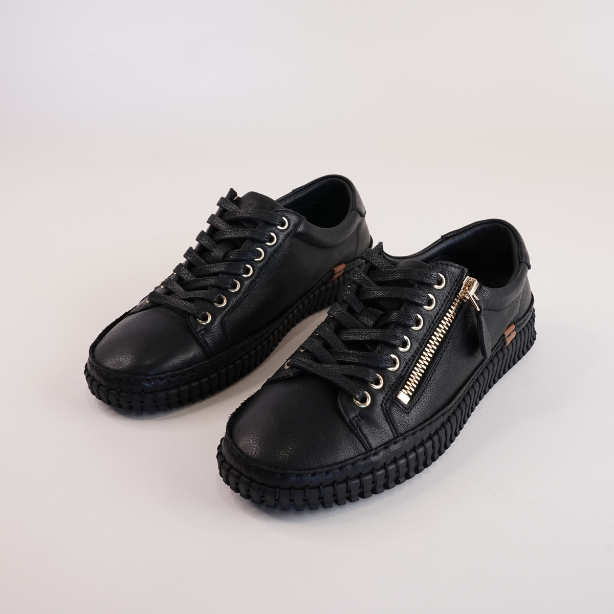 Jonza Black Leather Sneakers - DIANA FERRARI | Shouz