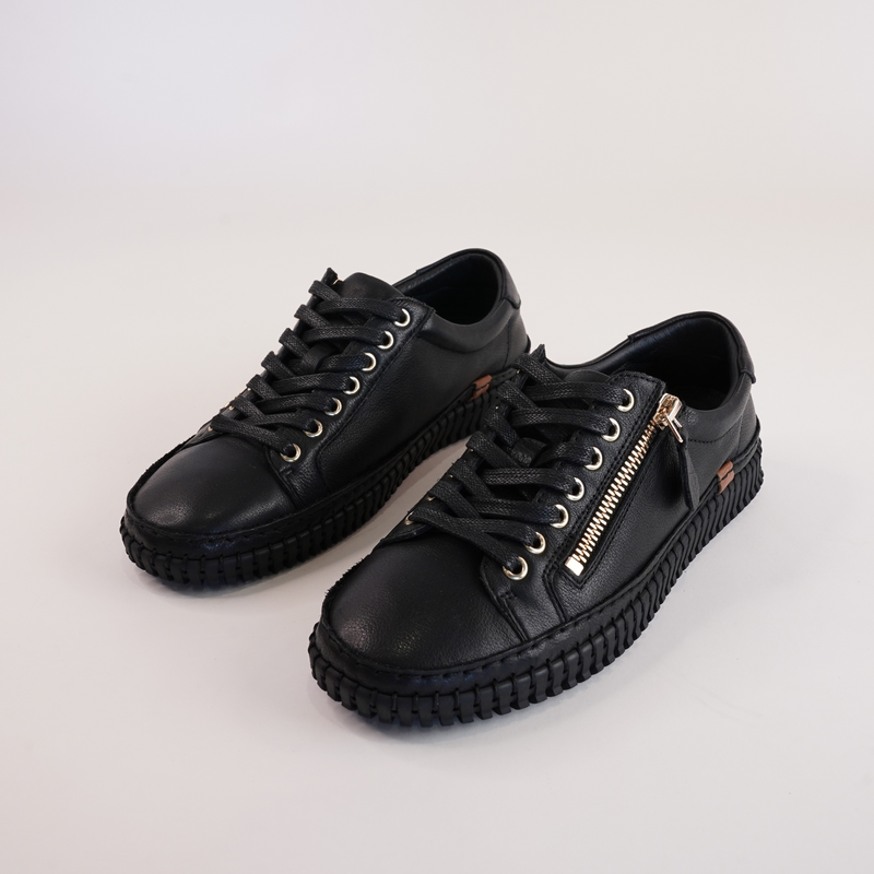 Jonza Black Leather Sneakers