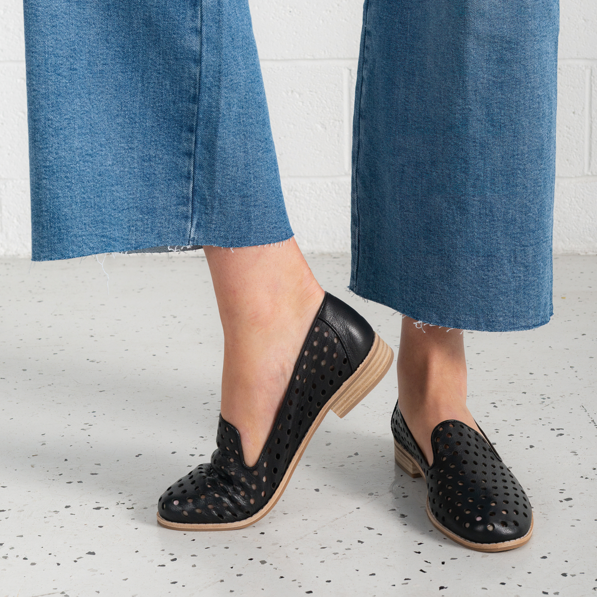 Ariah Black Leather Loafers - DJANGO AND JULIETTE | Shouz