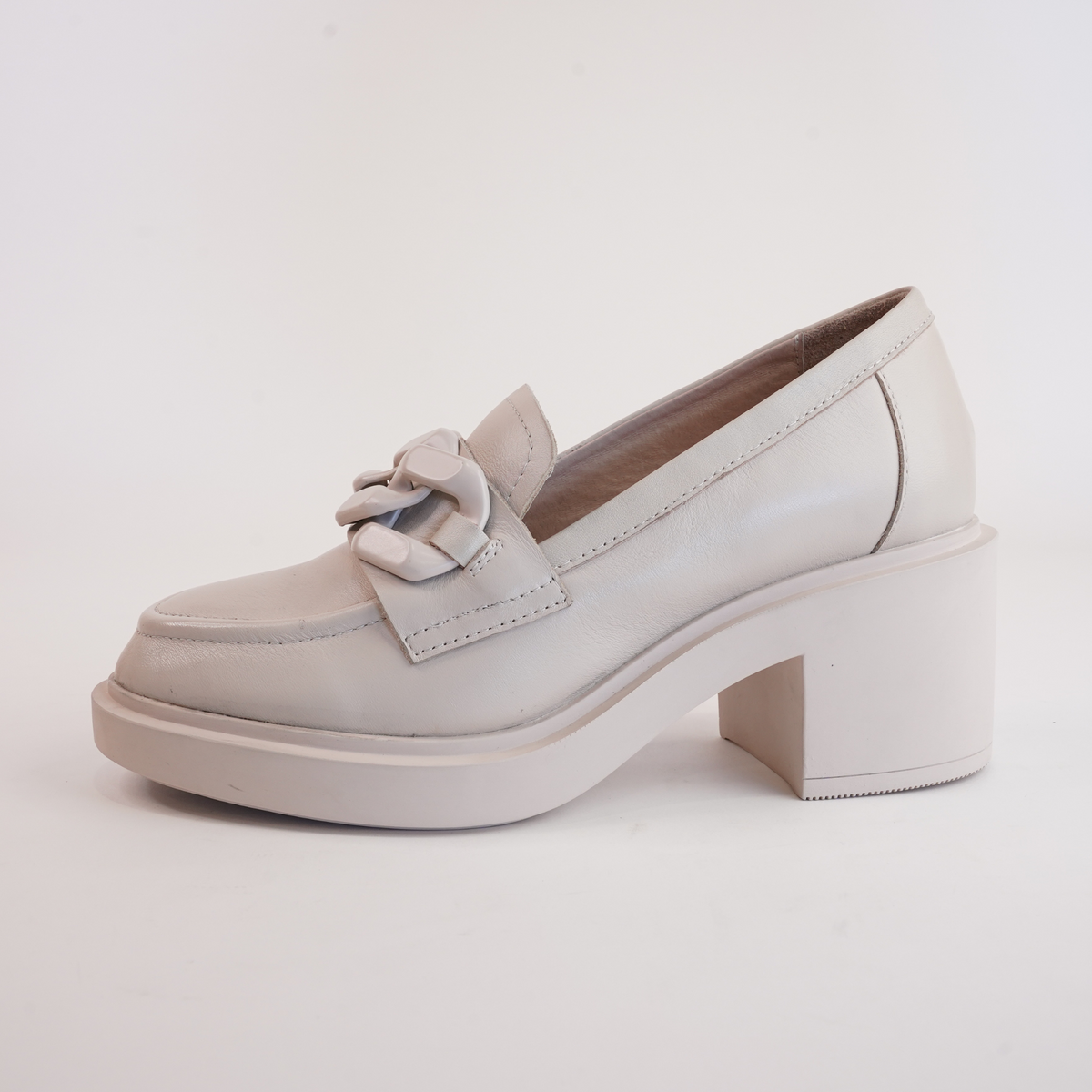 Arrigo Almond Leather Heeled Loafers - DJANGO AND JULIETTE | Shouz