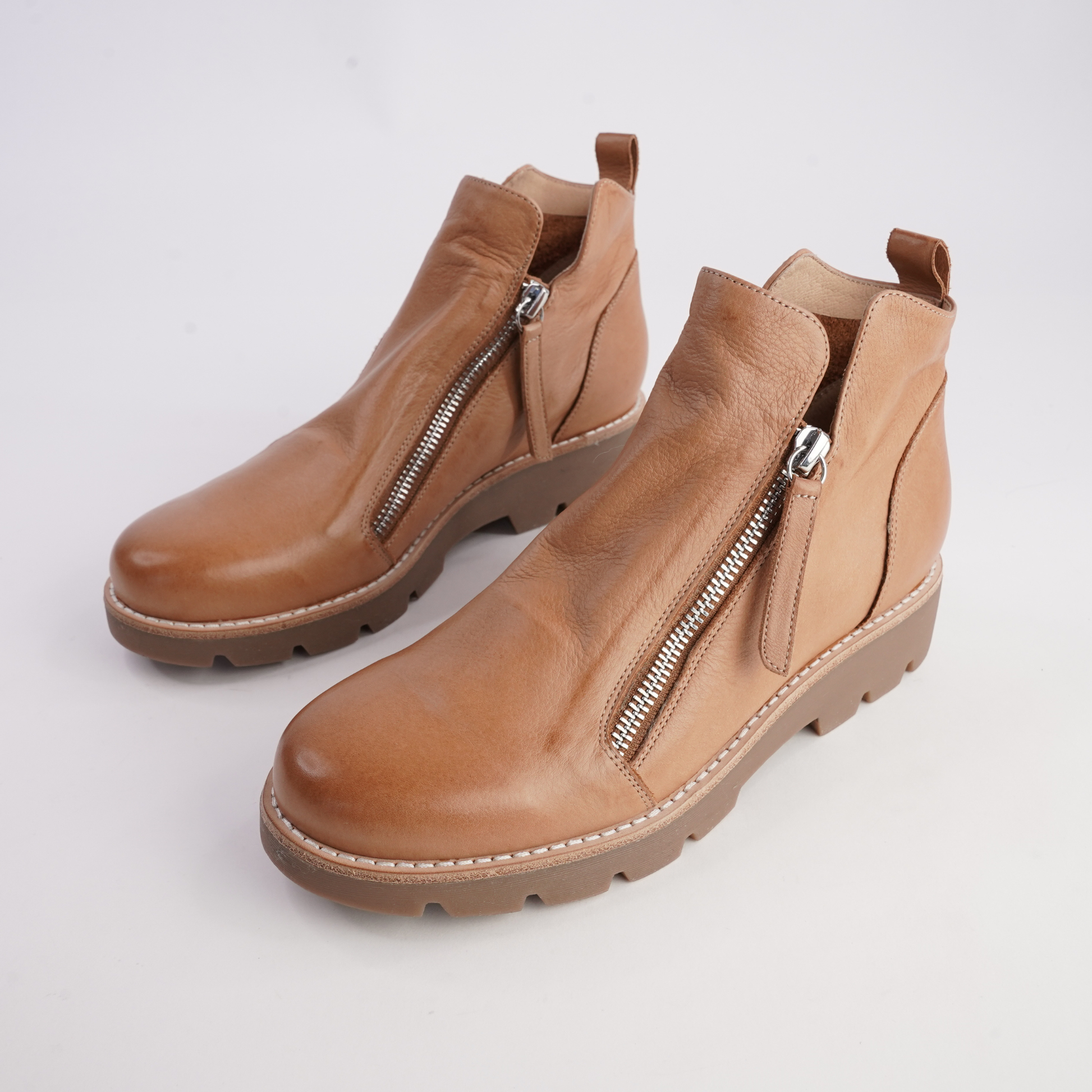 Dottiz Dark Tan/ Light Choc Sole Ankle Boots - DJANGO AND JULIETTE | Shouz