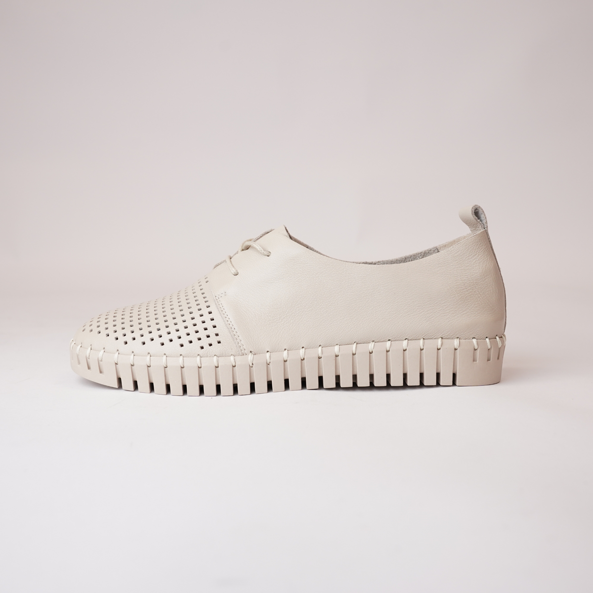 Huston Almond/ Almond Sole Leather Sneakers - DJANGO AND JULIETTE | Shouz