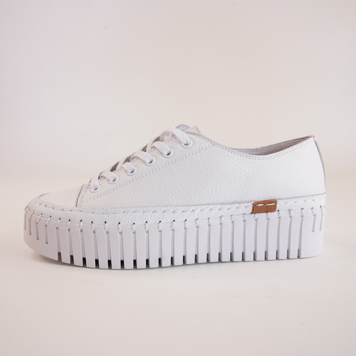 Baselo White Leather Sneakers - DJANGO AND JULIETTE | Shouz