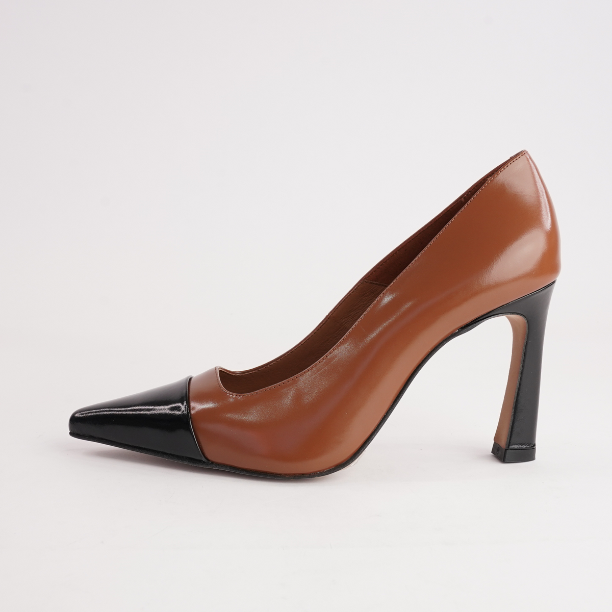 Ag-24553 Black/ Whiskey High Shine Leather Heels - NEO | Shouz