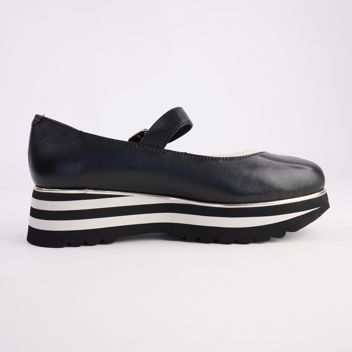 Elanies Black/ Milk Leather Flats - DJANGO AND JULIETTE | Shouz