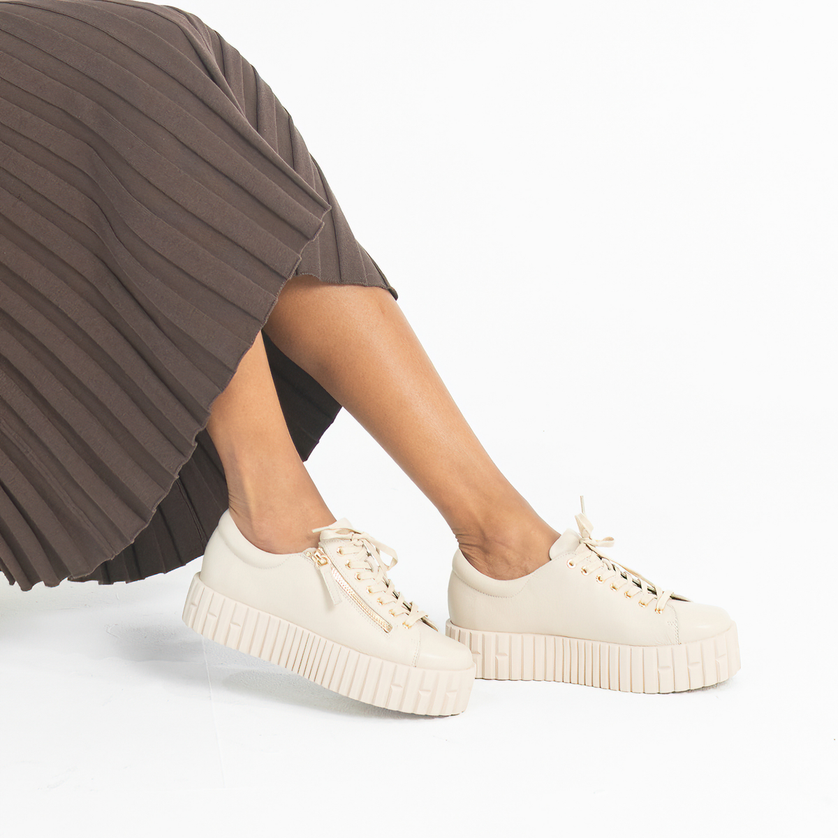 Bongoe Vanilla Leather Sneakers