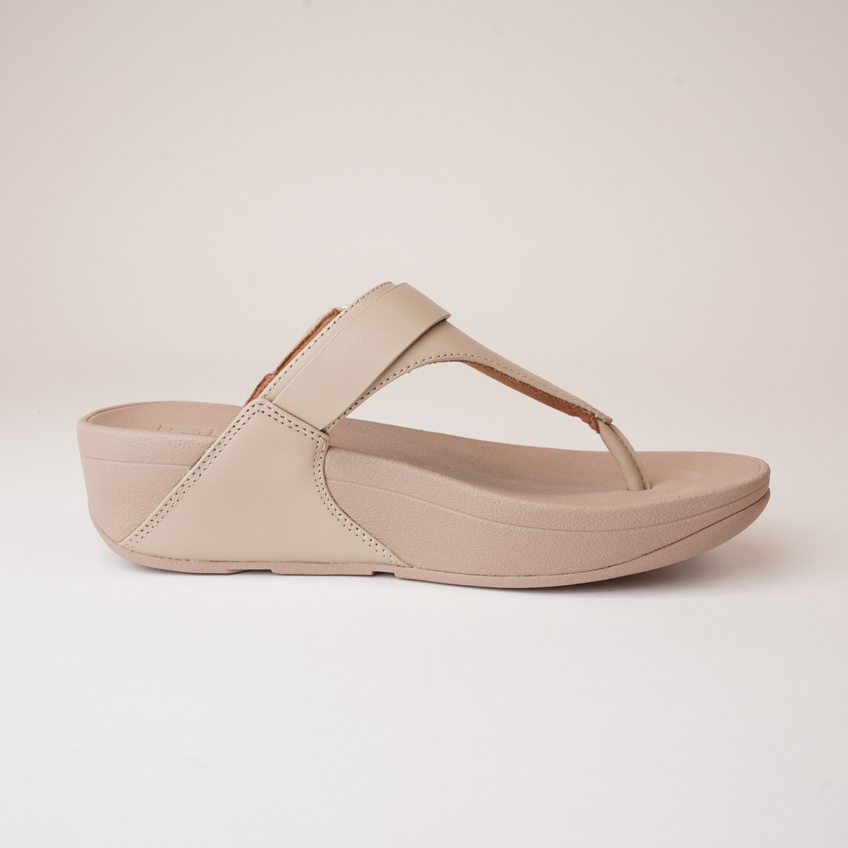 Lulu Adjustable Leather Toe Post Latte Sandals - FITFLOP | Shouz
