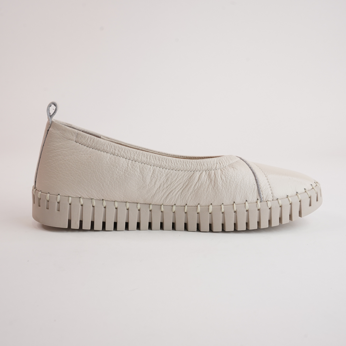 Heaton Milk/ Milk Ballet Flats - DJANGO AND JULIETTE | Shouz