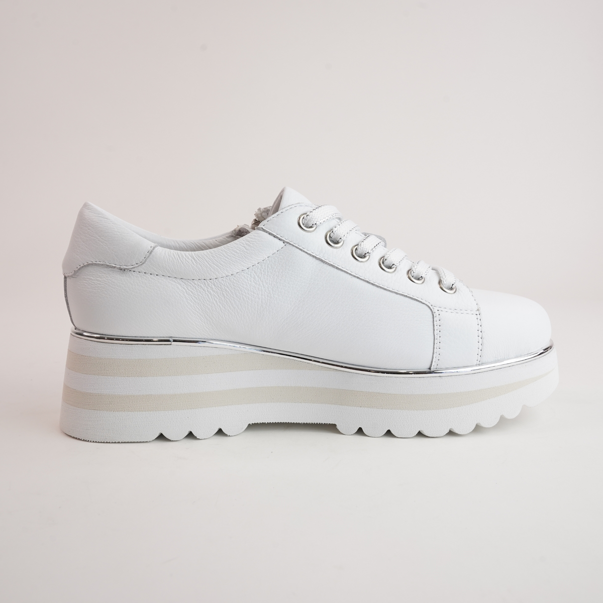 Eammes White Leather Sneakers - DJANGO AND JULIETTE | Shouz