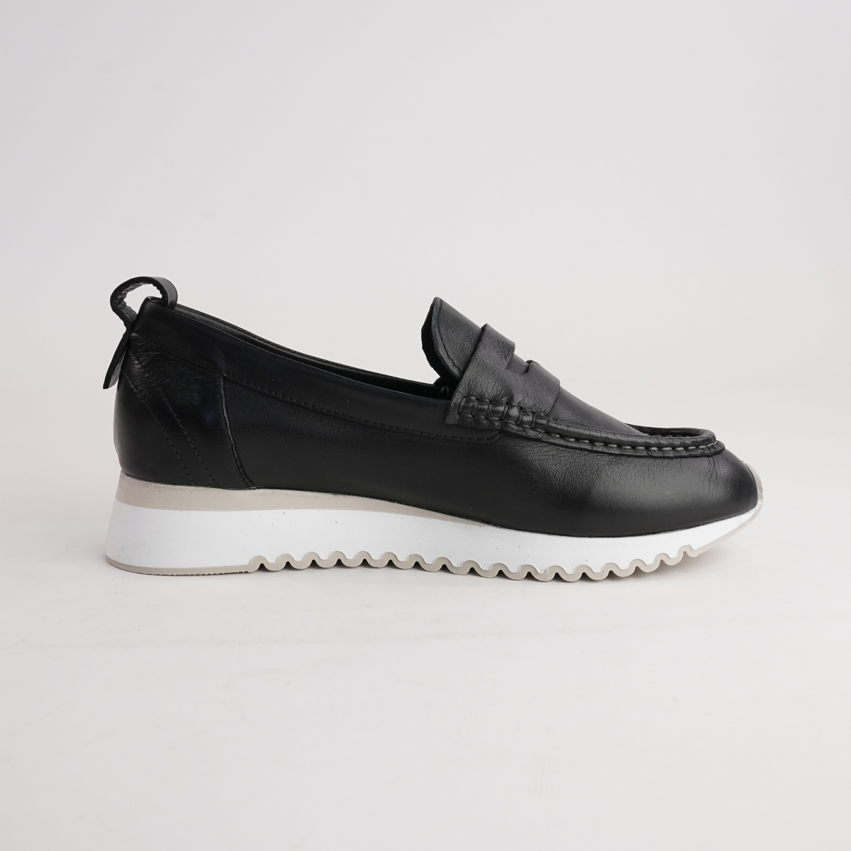 Peggy Black Leather Loafers - SALA | Shouz