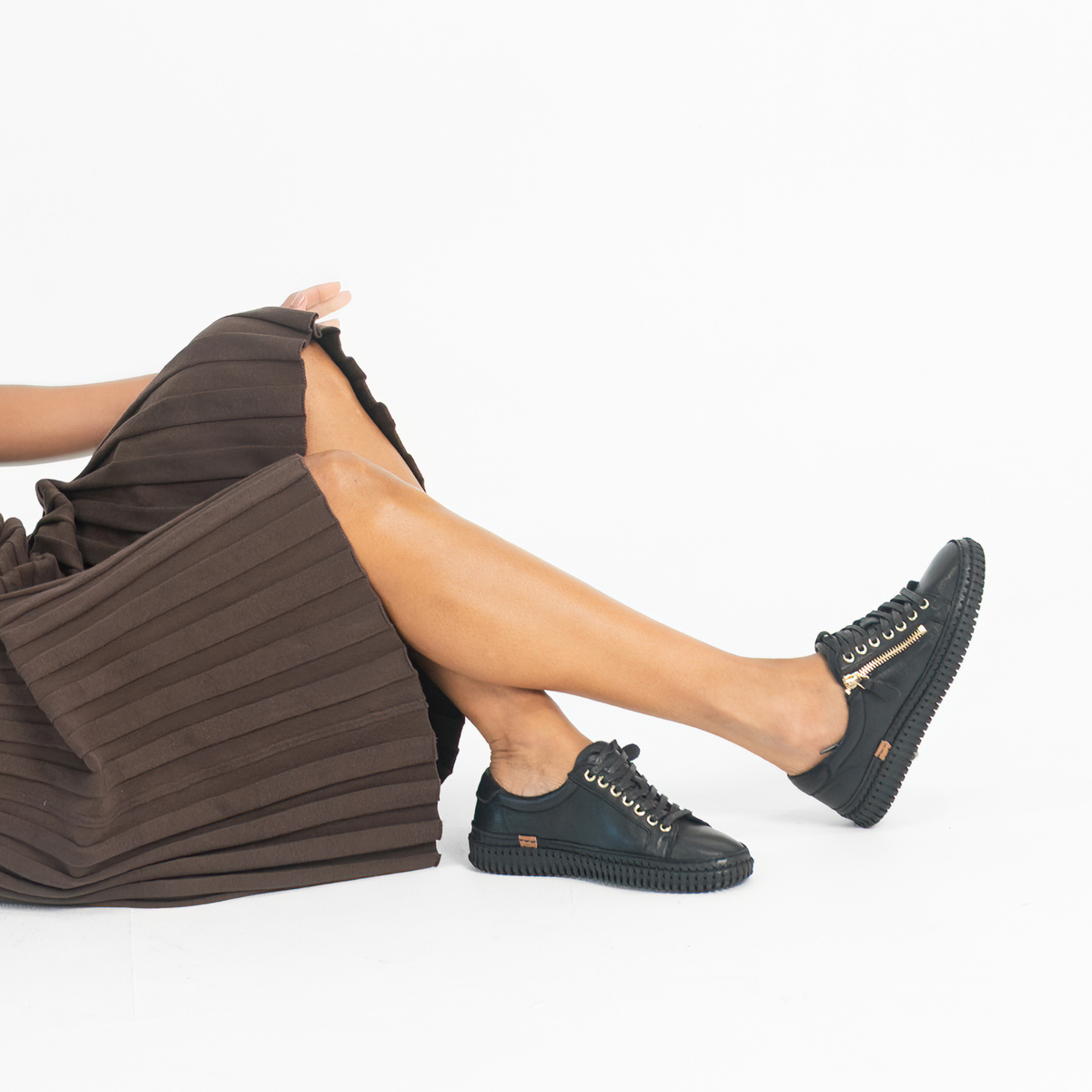 Jonza Black Leather Sneakers - DIANA FERRARI | Shouz