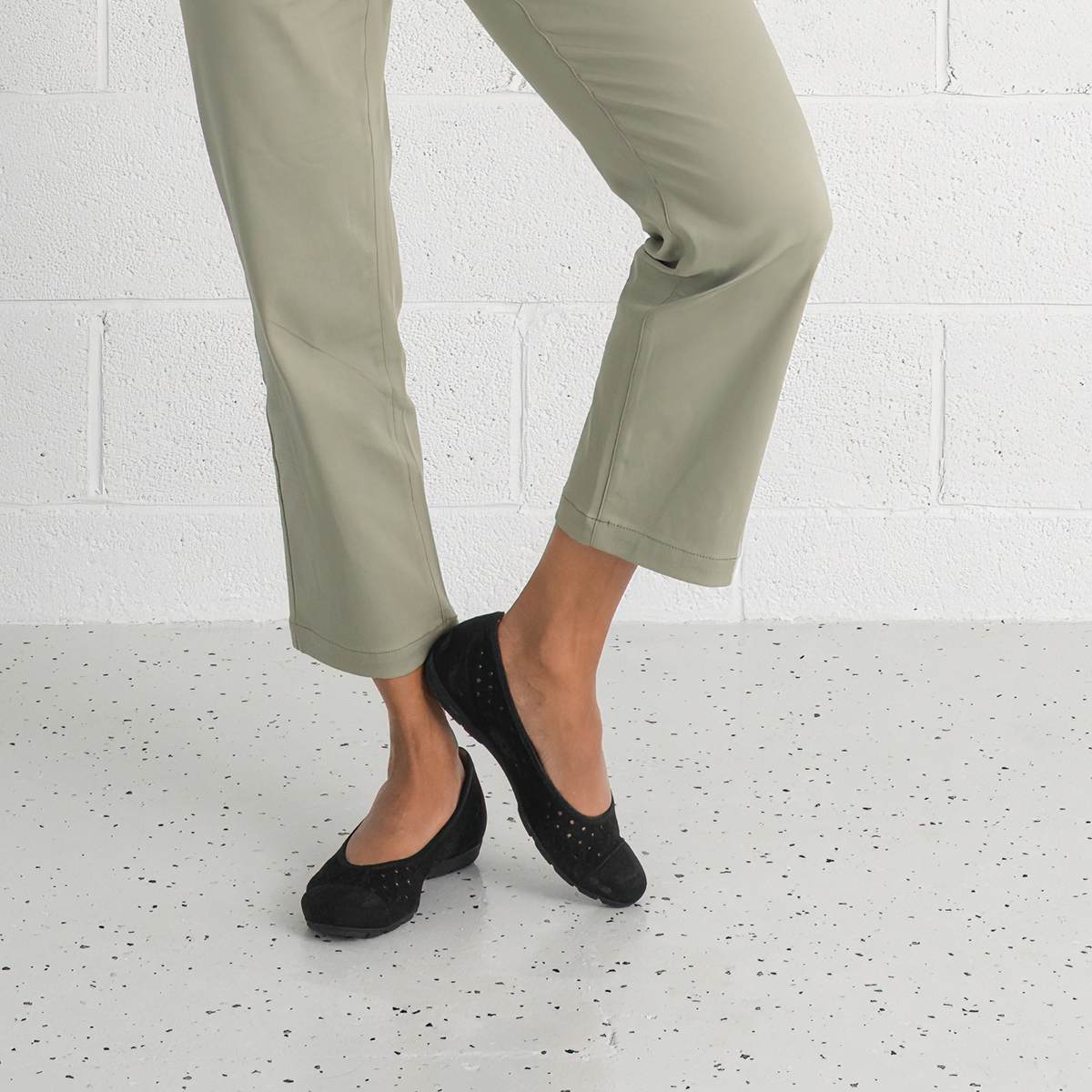 Skylar Schwarz Nubuck Ballet Flats - GABOR | Shouz