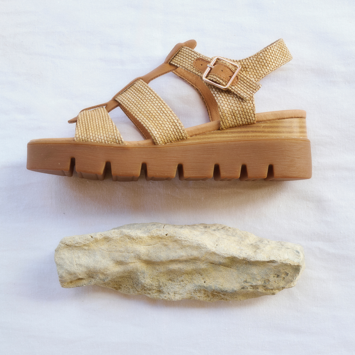 Rhodesy Coffee Raffia/ Dark Tan Leather Sandals - DJANGO AND JULIETTE | Shouz