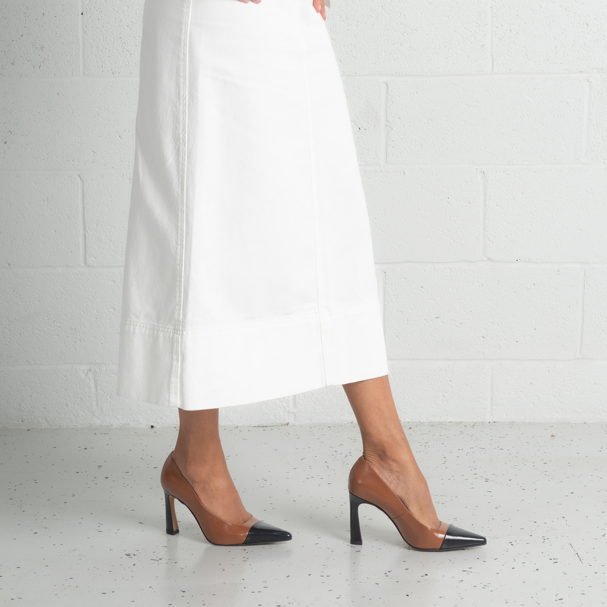 Ag-24553 Black/ Whiskey High Shine Leather Heels