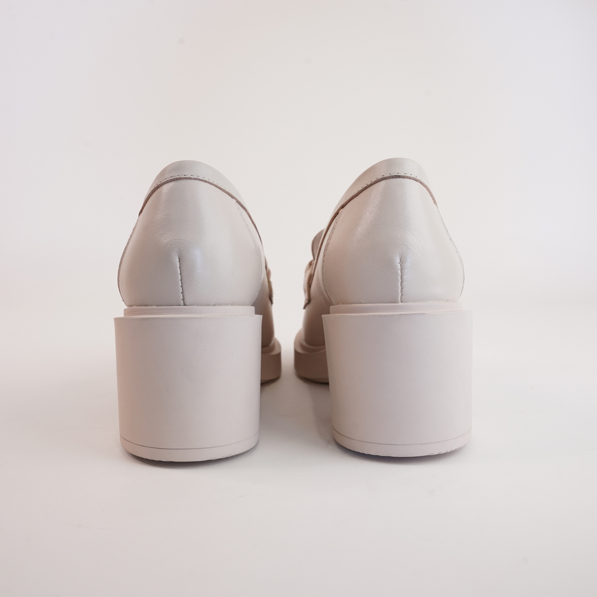 Arrigo Almond Leather Heeled Loafers - DJANGO AND JULIETTE | Shouz