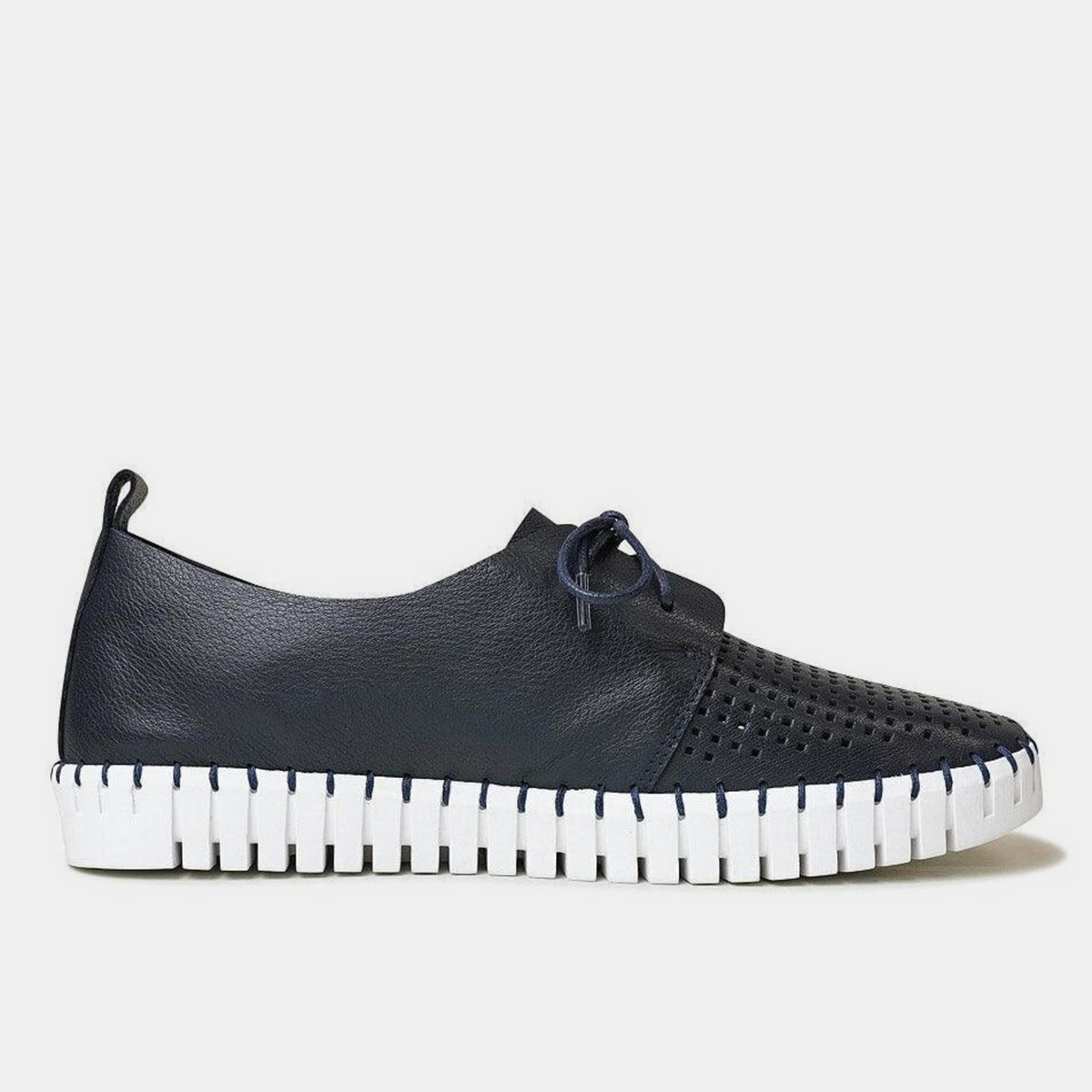 Huston Navy Leather Sneakers - DJANGO AND JULIETTE | Shouz